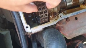 Выбило прокладку клапанной крышки УАЗ Патриот. Снял её и удивился. Пробег 80000