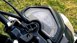 Мотоцикл NITRO 200. Яркий стрит, похожий на какой-то известный бренд.