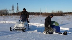 Буран на двух лыжах и мотобуксировщик.