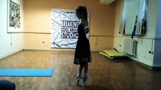 Я умею стоять на Пуантах?! смотреть онлайн