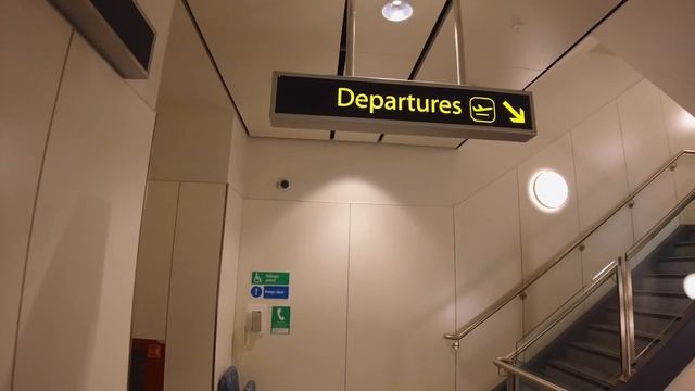 London Gatwick Airport - Flight Flying during a pandemic - What to expect? смотреть онлайн