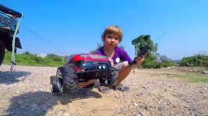 Манкиту Артём и Милан покупают Машинку на пульте управления. МанкиТайм