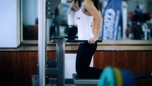 bodymaster : Отжимания на брусьях (женская версия)
