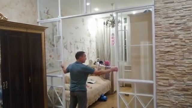 Красивая белая перегородка в стиле лофт в детской. Лофт перегородка с раздвижными дверьми. смотреть онлайн