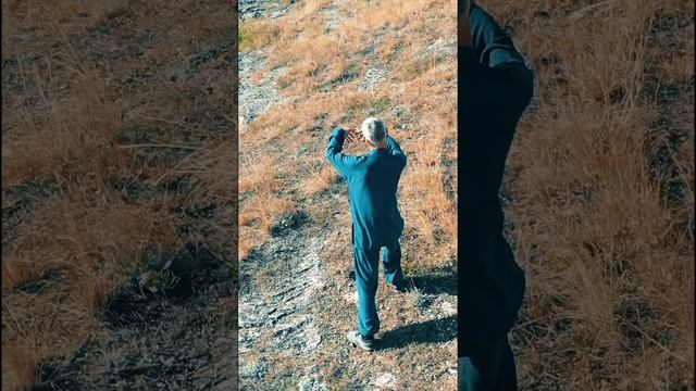 Привычные мимические мышцы, которые проявляются  при виде начальника или клиента? Почему так? Ответ.
