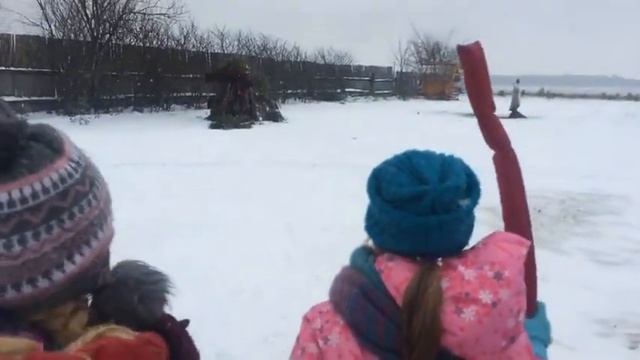 Масленица.Сжигаем чучело. Хлевник против детей. Веселая Хата. Эвелина Гураль 2017 смотреть онлайн