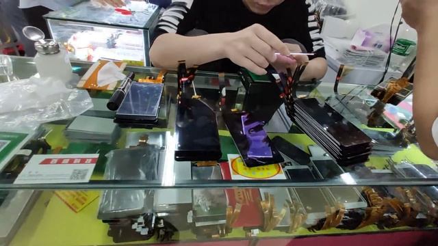 Как я купил дорогие наушники на рынке в Китае, где собирают подделки iPhone, Samsung смотреть онлайн