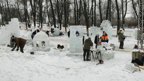 Подготовка к Фестивалю Ледяных Скульптур в Костроме 2024