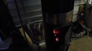 Обогрев дома самодельной буржуйкой зимой.