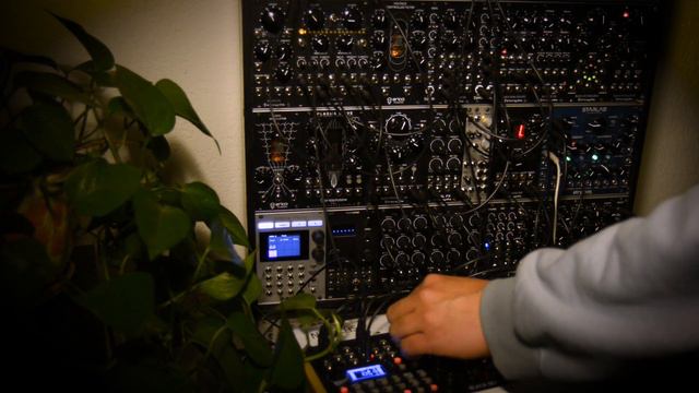 ENTER ORBIT - Erica Synths, Strymon Starlab смотреть онлайн