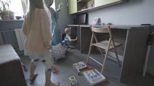 У вас совсем маленькая детская комната?