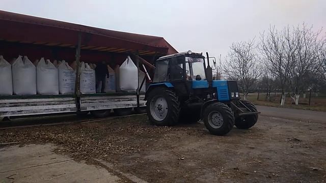 Разгрузка удобрений самодельной стрелой смотреть онлайн