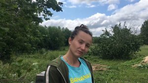Деремся с козами за ягоды. Взяли все козье стадо в лес искать грибы. Жизнь в деревне.