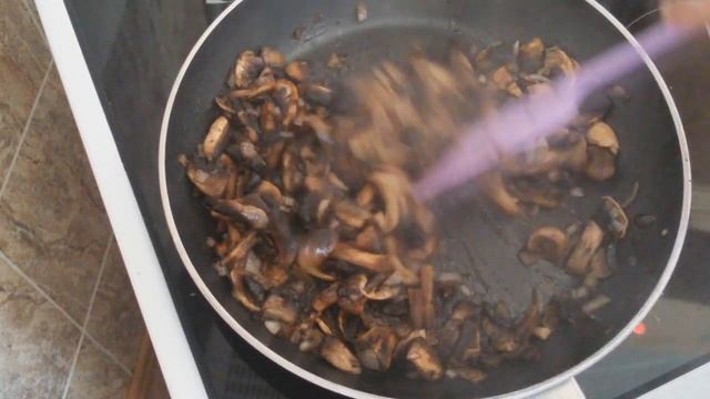 ФАНТАСТИЧЕСКИЙ, СОЧНЫЙ салат с жареными ШАМПИНЬОНАМИ.