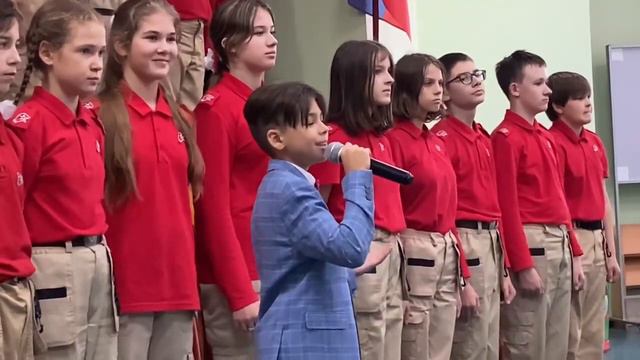 Платон Харламов и хор юнармейцев, поздравление с Днем учителя смотреть онлайн