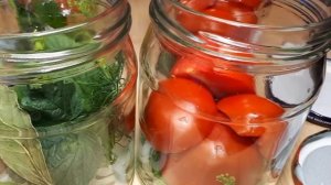 ЧУДО ДОЛЬКИ НА ЗИМУ. Резаные ПОМИДОРЫ ДОЛЬКАМИ и Половинками, с луком - Пальчики оближешь !!!