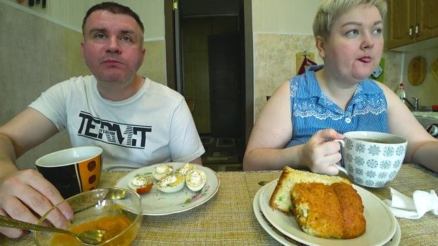 Мукбанг это конец! Я не знаю как жить дальше! Реву целыми днями, Вован успокаивает! Обед