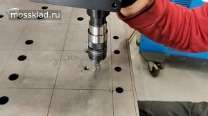 Пневматический резьбонарезной манипулятор