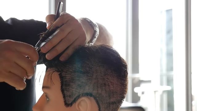 Gerard Pique 2015 Men's Haircut Tutorial - TheSalonGuy смотреть онлайн