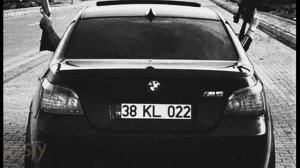 *падал падал белый снег на мой черный пистолет*