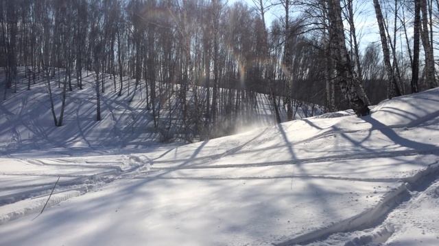 бывалый снегоходчик поехал тестить сноубайк после тово как вдоволь накопался со своим снегоходом)) смотреть онлайн