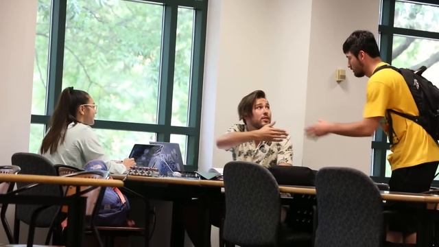 РЕЖУ ЛЮДЯМ НАУШНИКИ смотреть онлайн