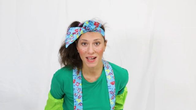 Знакомство с Юлькой. Разучиваем движения кошечки. Детская зарядка. смотреть онлайн