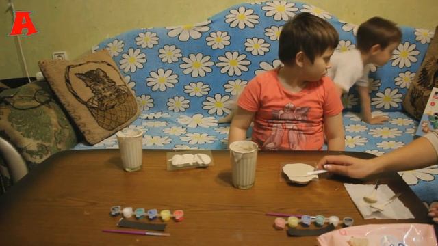 Видео для детей. Агафончики Никита и Артем весело и смешно делают поделку из гипса. смотреть онлайн