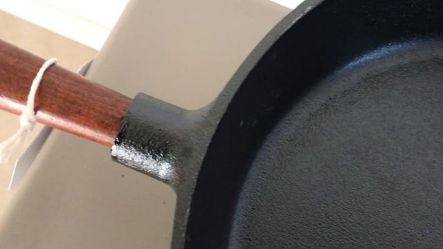 Сковорода чугунная глубокая Skeppshult 0250T с ручкой из массива шведского бука, 25 см смотреть онлайн