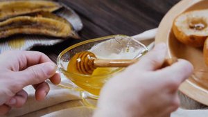 Почему мед ПОЛЕЗЕН именно по утрам. Ложка меда натощак