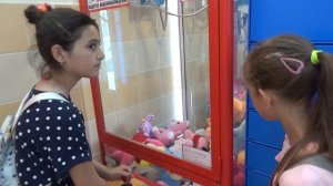 СЕКРЕТ РАСКРЫТ! КАК ДОСТАТЬ МЯГКУЮ ИГРУШКУ из ИГРОВОГО АВТОМАТА?  БАТТЛ 10 ПОПЫТОК