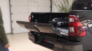 Toyota Hilux - упоры задней крышки багажника_2020