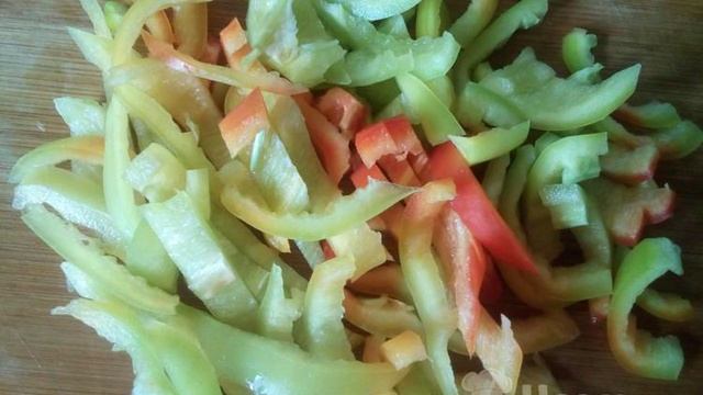 Картофель запеченный с болгарским перцем и помидорами
