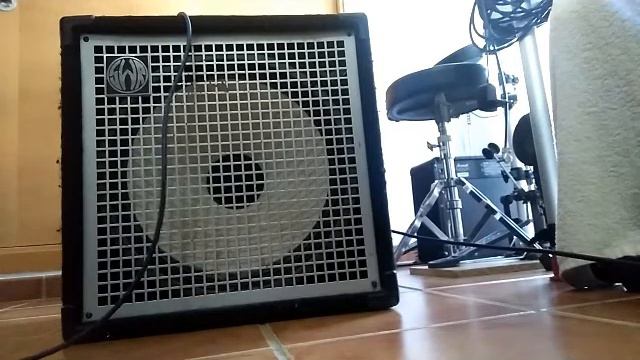 SWR LA 15 AMPLIFICADOR DE BAJO DE ALTA CALIDAD CON CONO DE 15 PULGAS Y TWISTER смотреть онлайн