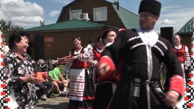 Народный ансамбль казацкой песни "Вольница" на празднике в честь сбора урожая в Медвенском районе смотреть онлайн