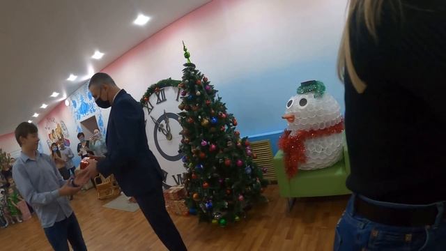 СДЕЛАЛ ПОДАРКИ ДЕТСКОМУ ПРИЮТУ НА НОВЫЙ ГОД. 2020| 2021 смотреть онлайн