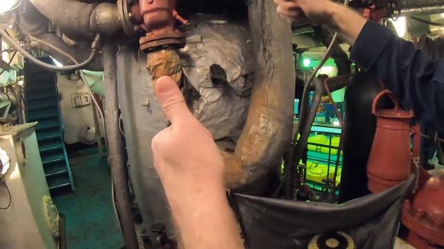 Работа на рыболовном судне. Машинное отделение.