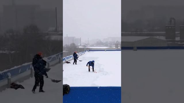 Обвал крыши - очистка снега в промзоне