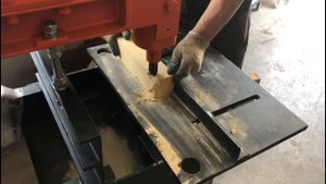 Колун для кирпича. Колотый кирпич. Рваный камень