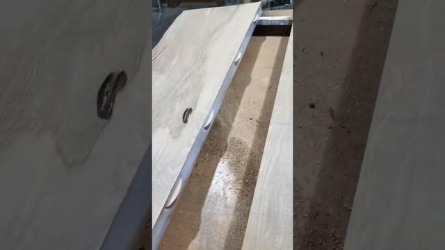 Стол из слэба ясеня