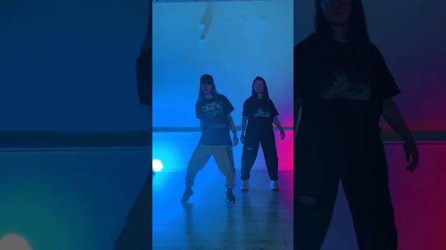 в ход идут Ямайские танцы! давай с нами? #dancetutorial #танцыобучалка #танцы