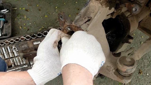Замена поворотных крестовин и сальников полуосей на соболе 4х4 смотреть онлайн