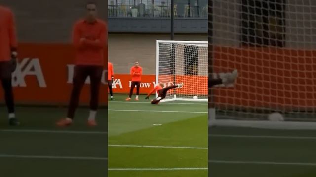 KELLEHER MAKES A TERRIFIC SAVE IN TRAINING!! 🧤