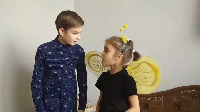 Рубрика «Не скучаем» Илья и Маша Московские - «Разговор с пчелой» (автор Марина Бородицкая)