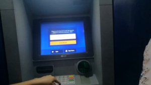 Снимаем деньги в Египте учимся.