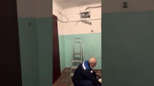 Незаконная установка счетчика ПУ (электроэнергии) в подъезде, предназначенный для КВАРТИРЫ?