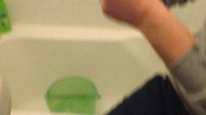 КАК ОТОДРАТЬ НАКЛЕЙКУ С БУТЫЛКИ СВОИМИ РУКАМИ ✔ Смотри и учись!