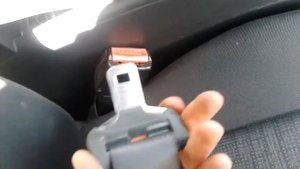 Видео: Как правильно пристегнуть пассажирский ремень безопасности в Рено Сценик и отстегнуть его?