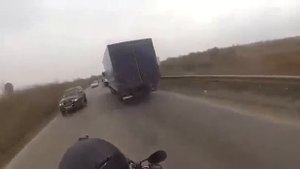 Любителям ездить между рядов.