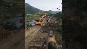 Посмотрите на китайские грузовики, которые попали в неприятности